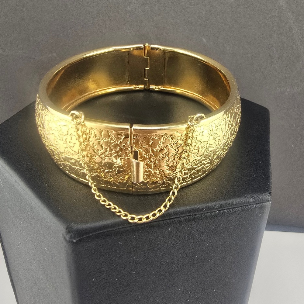 Vintage Estate Bangle Bracelet Gold Tone Textured Hinge Safety Chain 6.75in